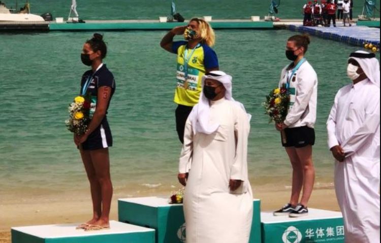 Ana Marcela Cunha é campeã de Maratonas Aquáticas da etapa de Doha do Circuito Mundial