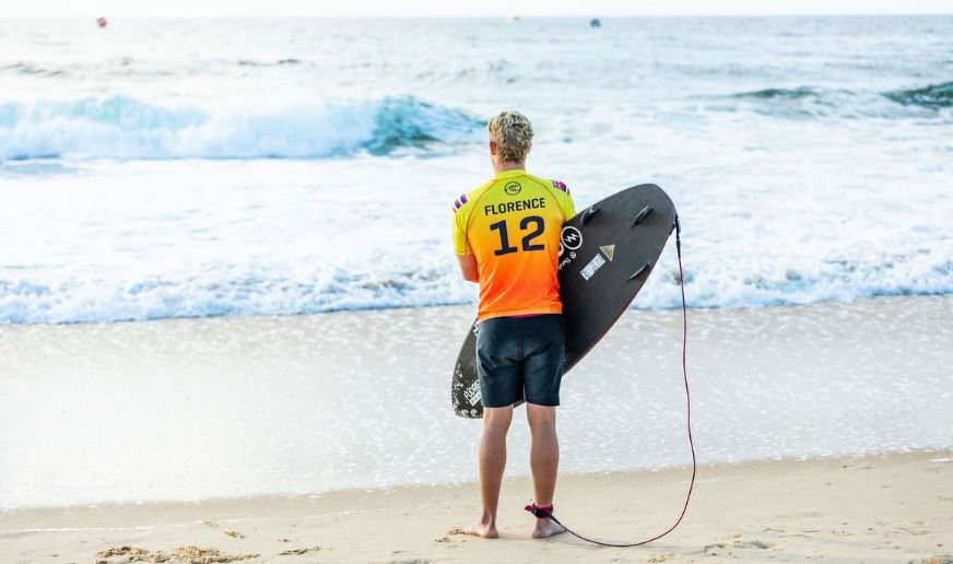 Ondas irregulares adiam etapa australiana do Circuito Mundial de Surfe