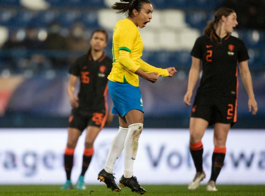 Seleção Brasileira Feminina de Futebol empata com Holanda na estreia do Torneio da França