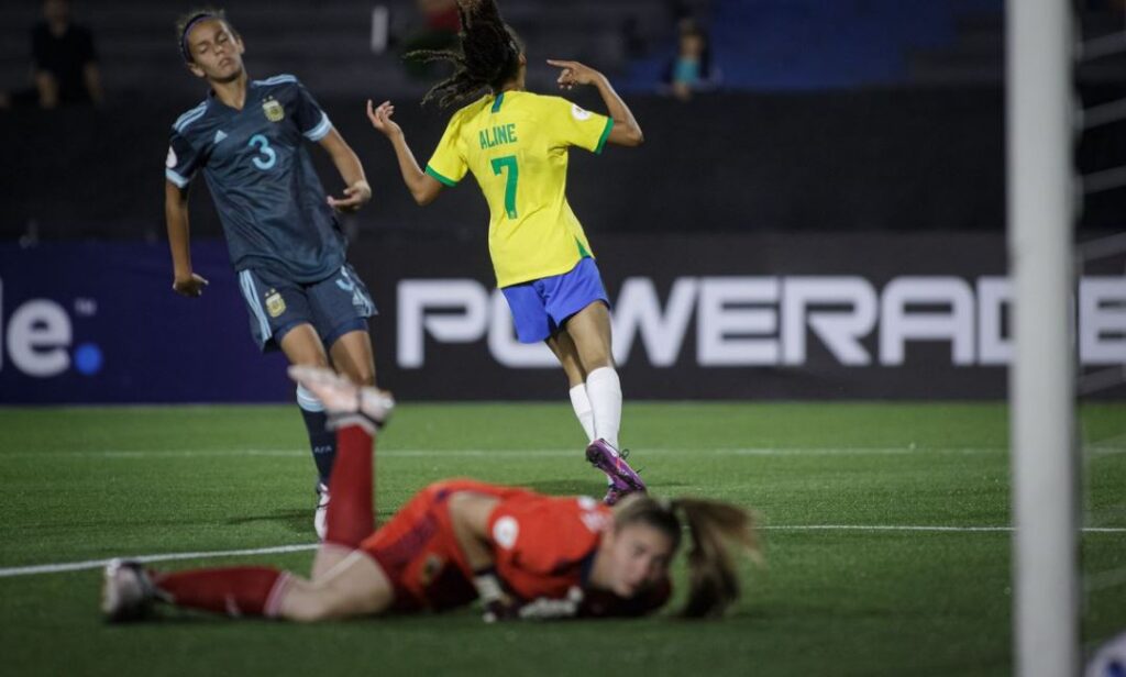Seleção Feminina de Futebol vence a Argentina na estreia do Sul-Americano sub-17