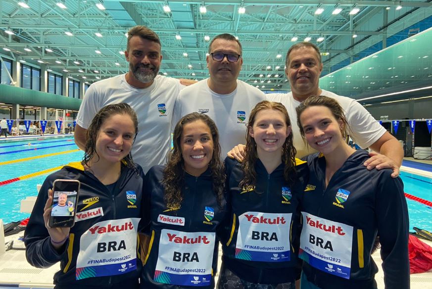 Revezamento brasileiro 4x200m feminino vai à final do Mundial e entra para a história