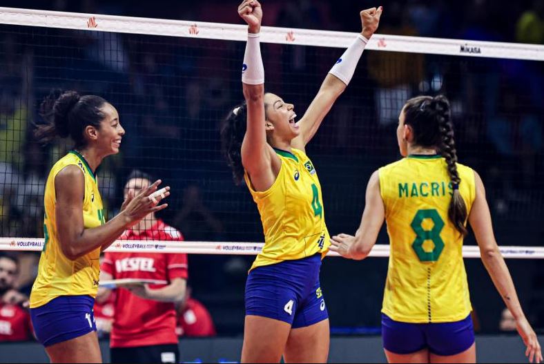 Carol a melhor bloqueadora da Liga das Nações e uma das líderes da Seleção Brasileira na fase final da competição