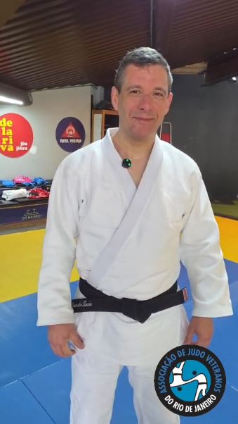 AJVRJ homenageia o professor Kodansha Alexandre Xavier durante o 5º Treinamento Master de Judô 2026